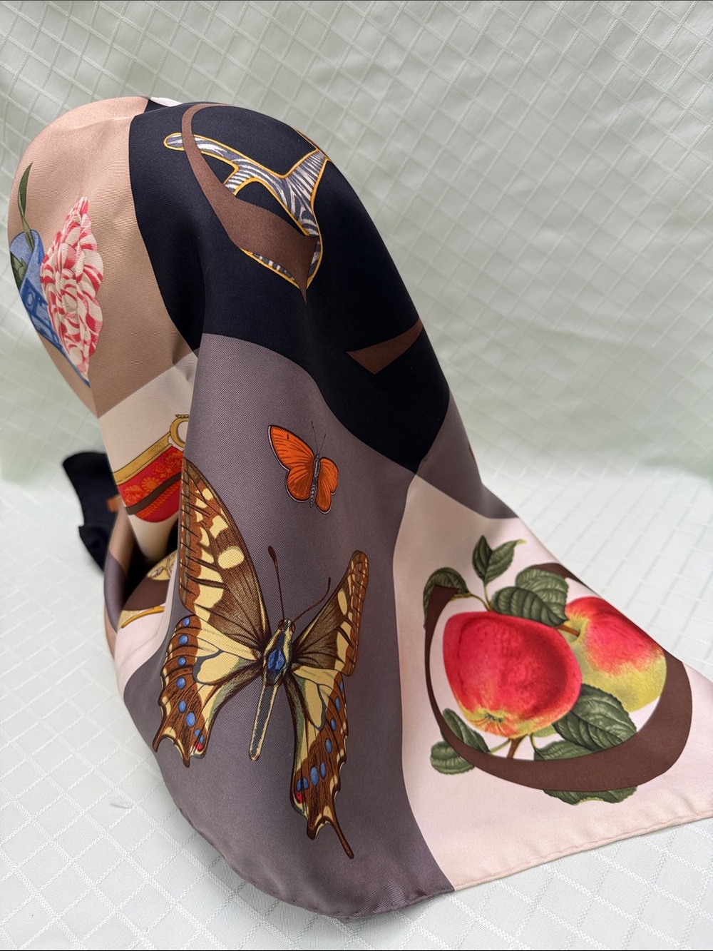 Gucci Vintage Multicolor Silk Scarf in Beige, Brown, Black, Red & Blue - Picture 6 of 14